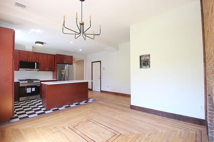 126 WASHINGTON ST Unit: 1