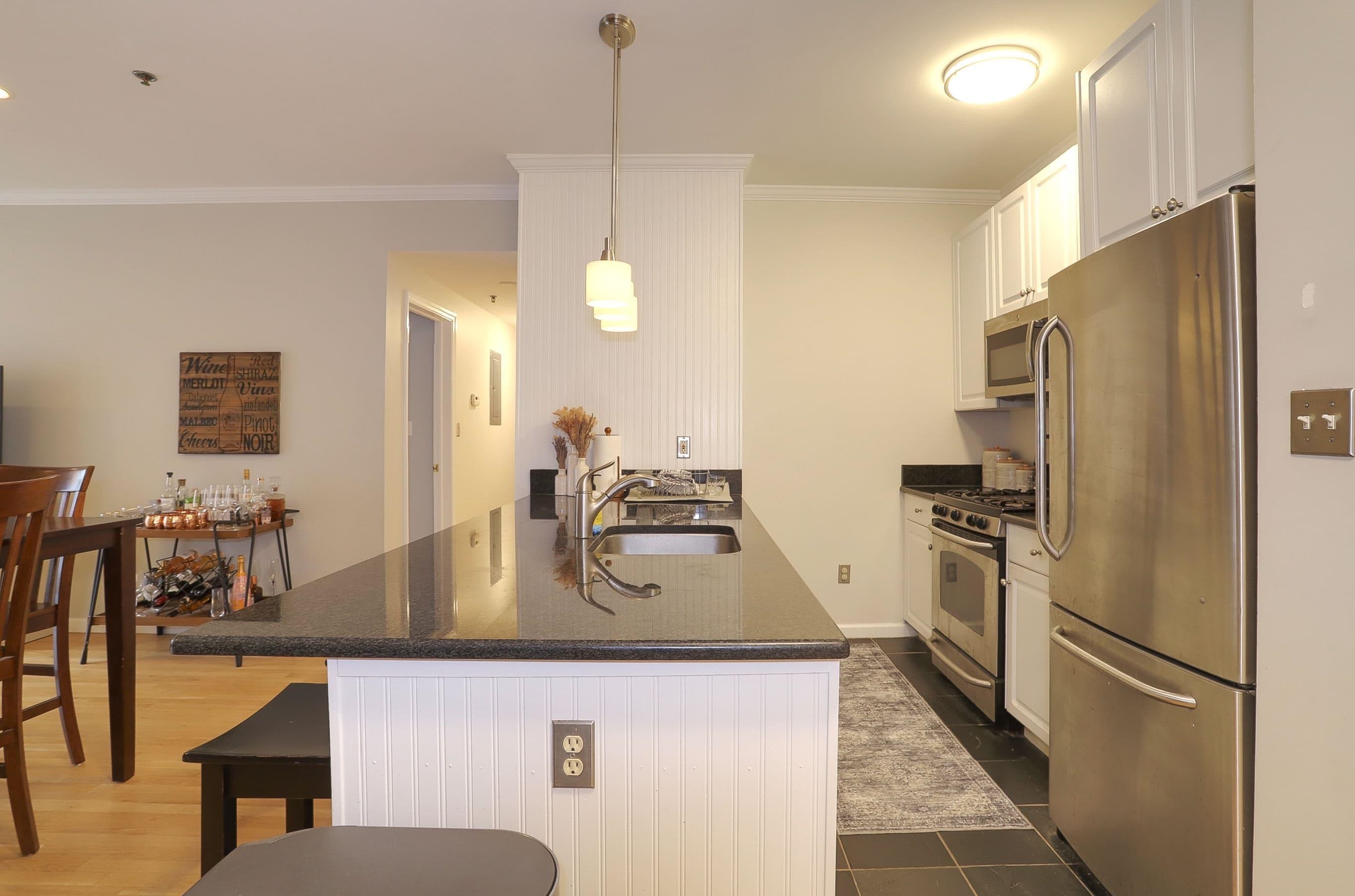 901 MADISON ST Unit: 2B