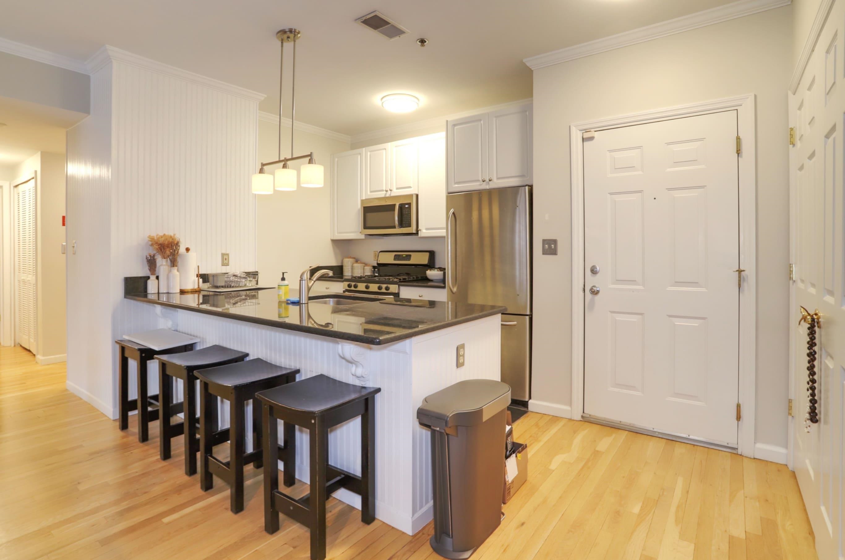 901 MADISON ST Unit: 2B