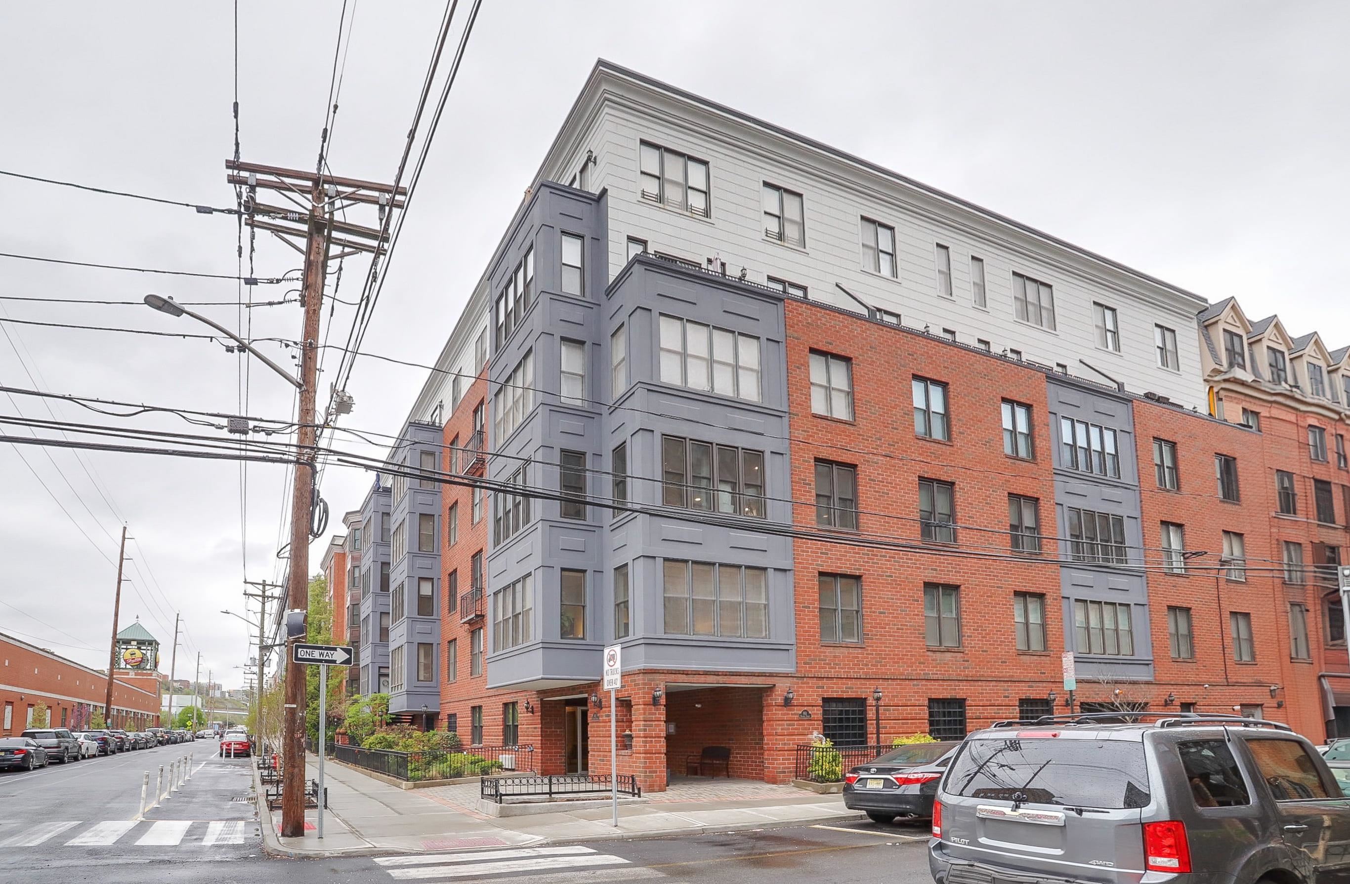 901 MADISON ST Unit: 2B