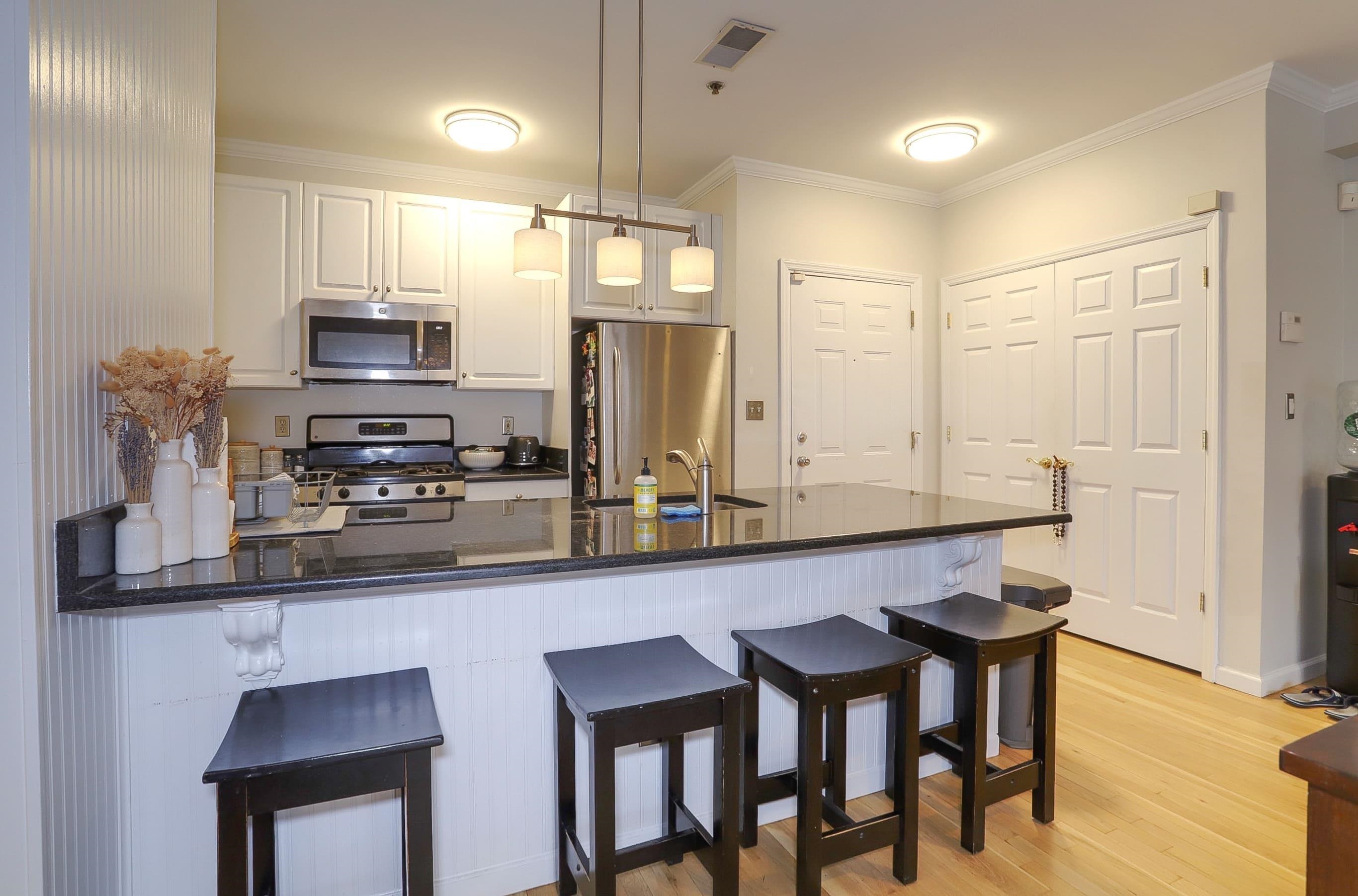 901 MADISON ST Unit: 2B