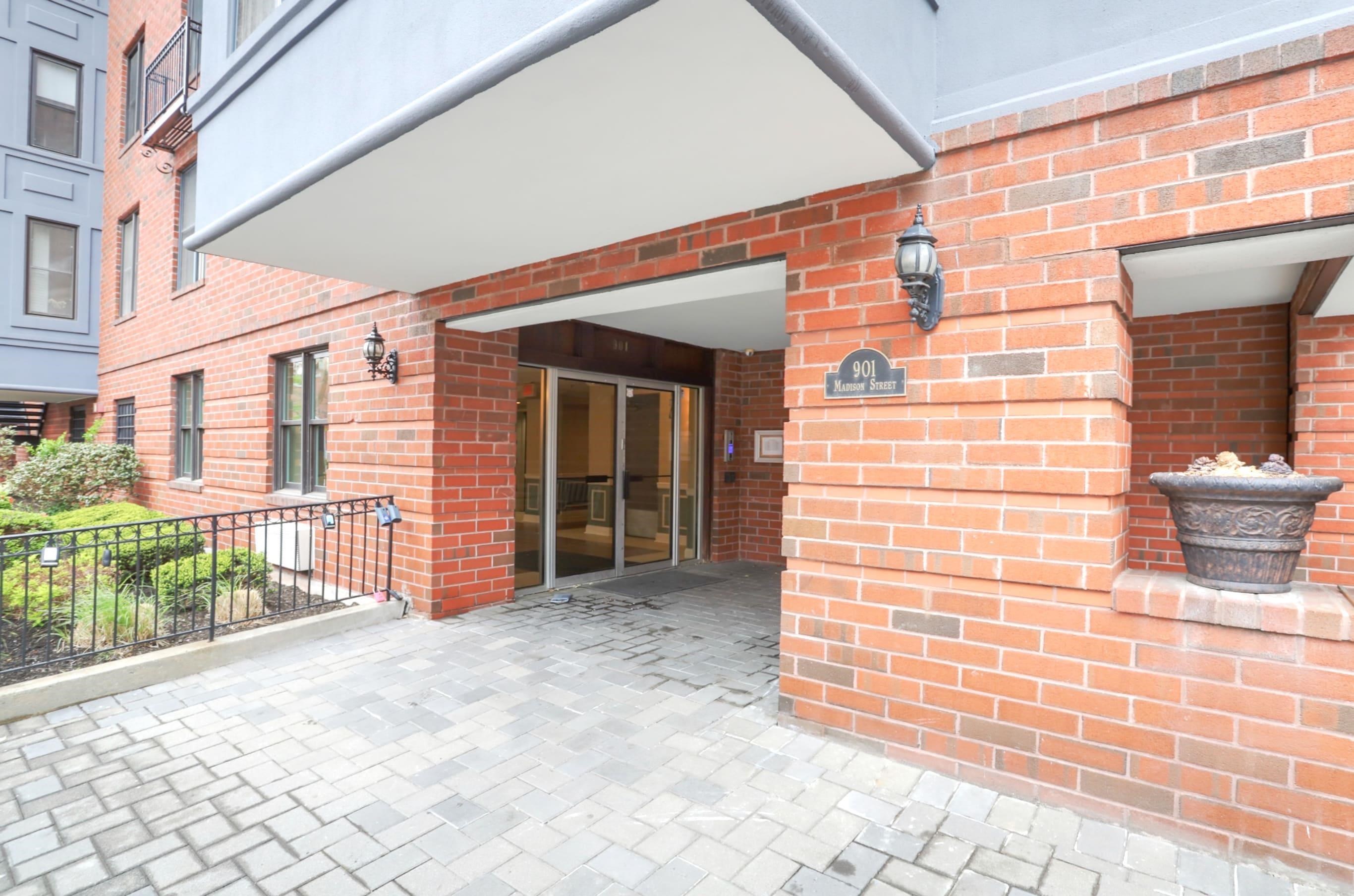 901 MADISON ST Unit: 2B