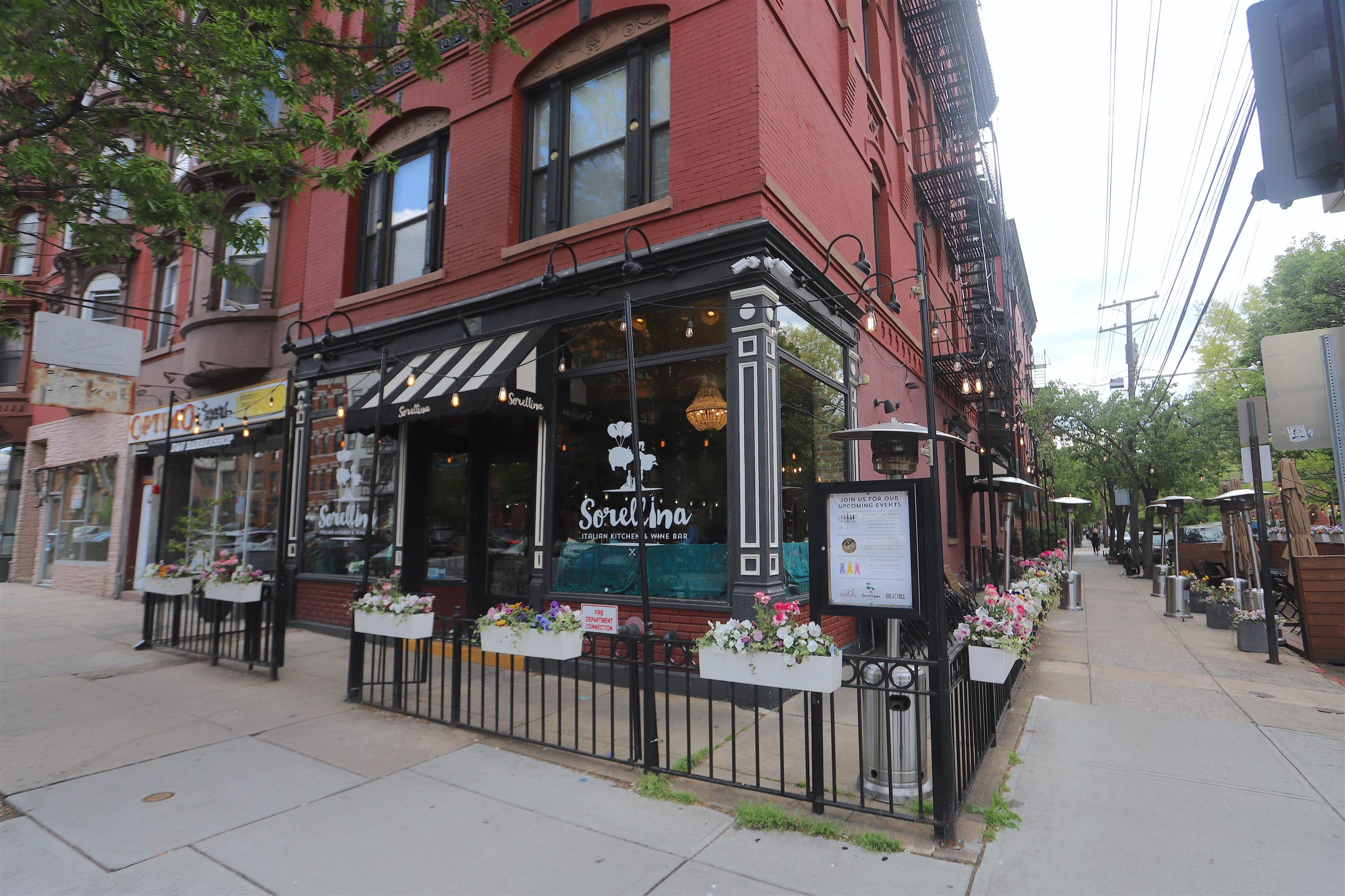 105 11TH ST Unit: 2R