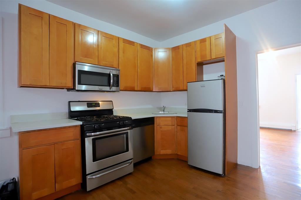 79 BEACON AVE Unit: 2