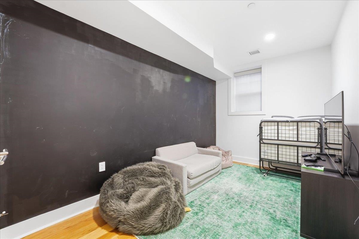 1023 WASHINGTON ST Unit: 1