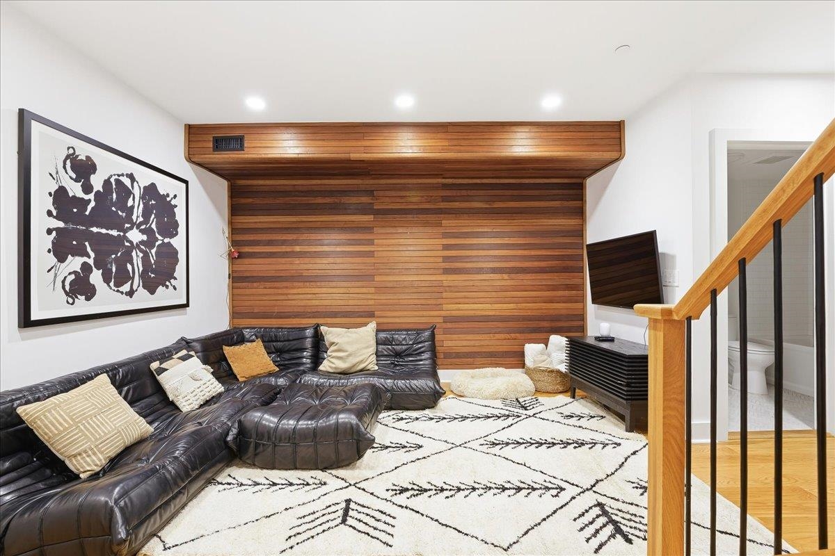 1023 WASHINGTON ST Unit: 1