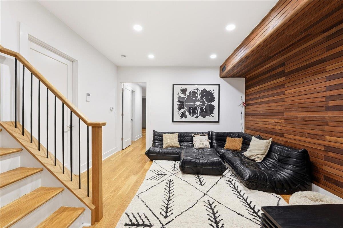 1023 WASHINGTON ST Unit: 1