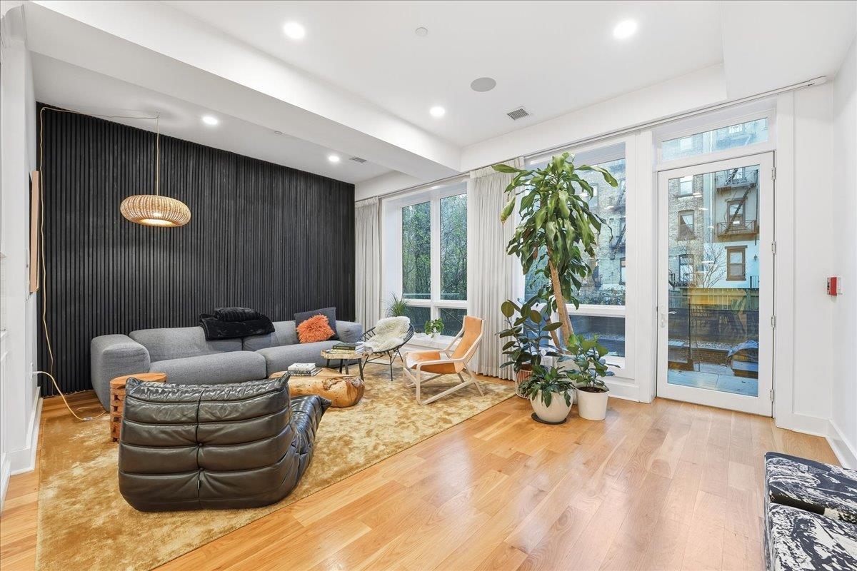 1023 WASHINGTON ST Unit: 1