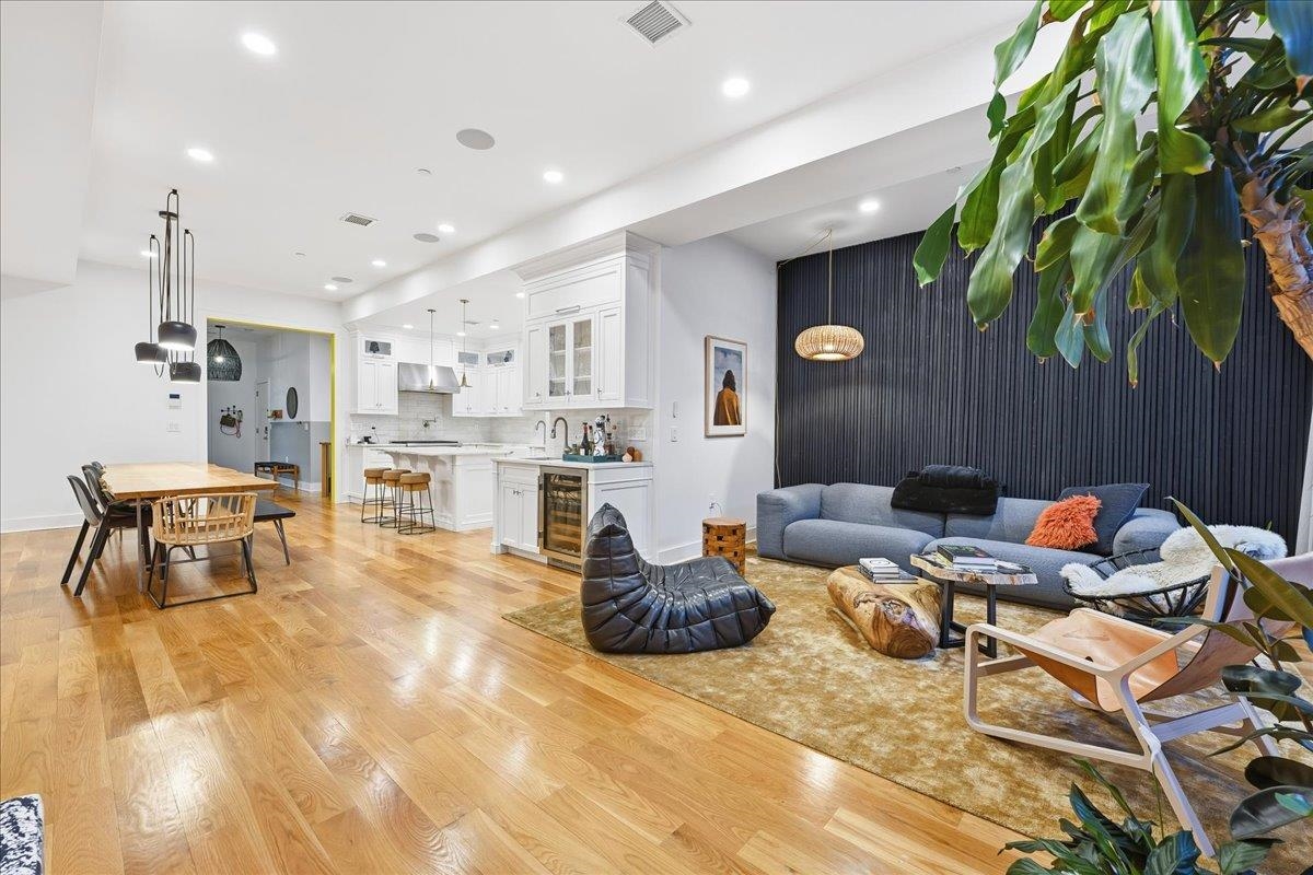 1023 WASHINGTON ST Unit: 1