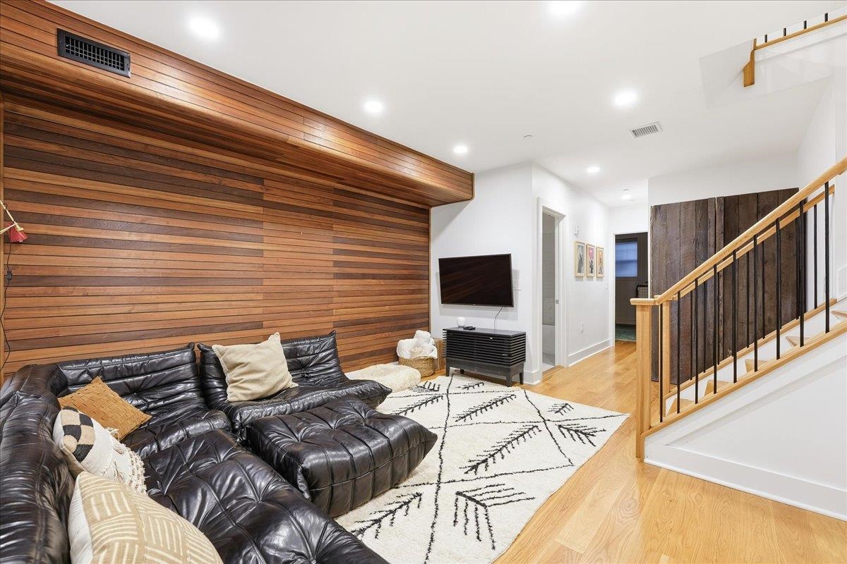 1023 WASHINGTON ST Unit: 1