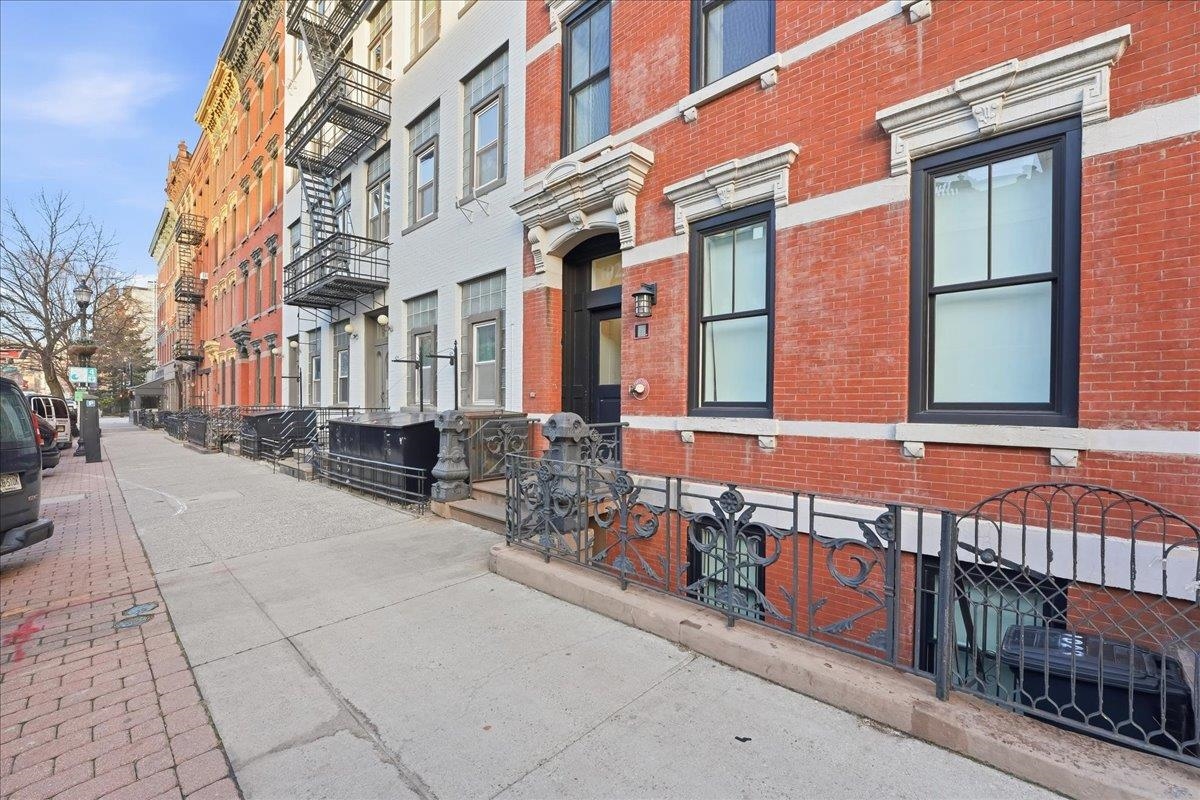 1023 WASHINGTON ST Unit: 1