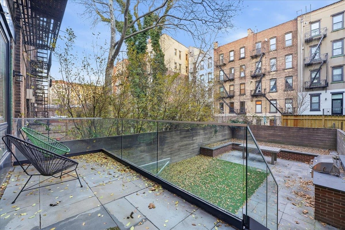 1023 WASHINGTON ST Unit: 1