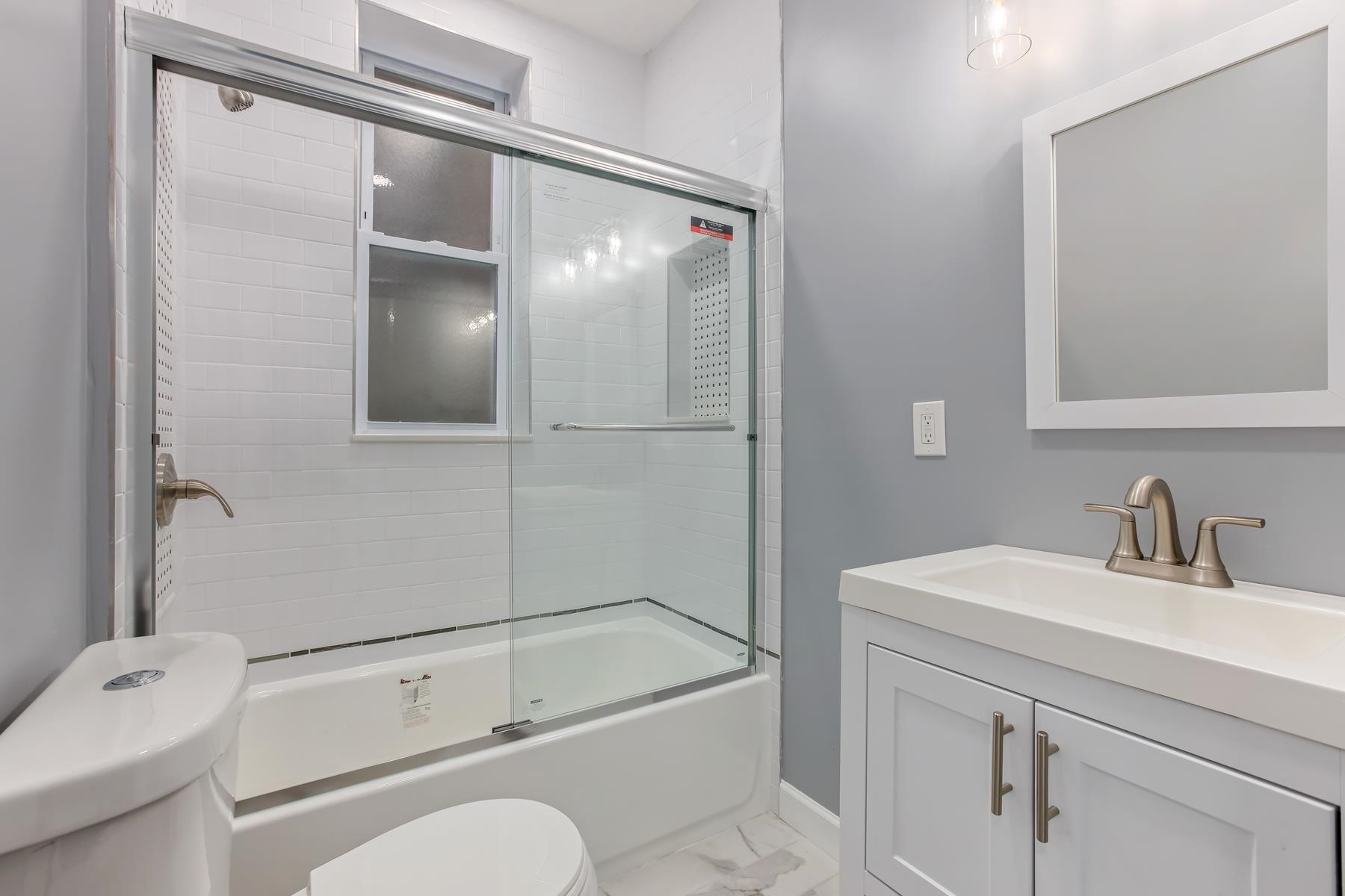 380 BALDWIN AVE Unit: 2R