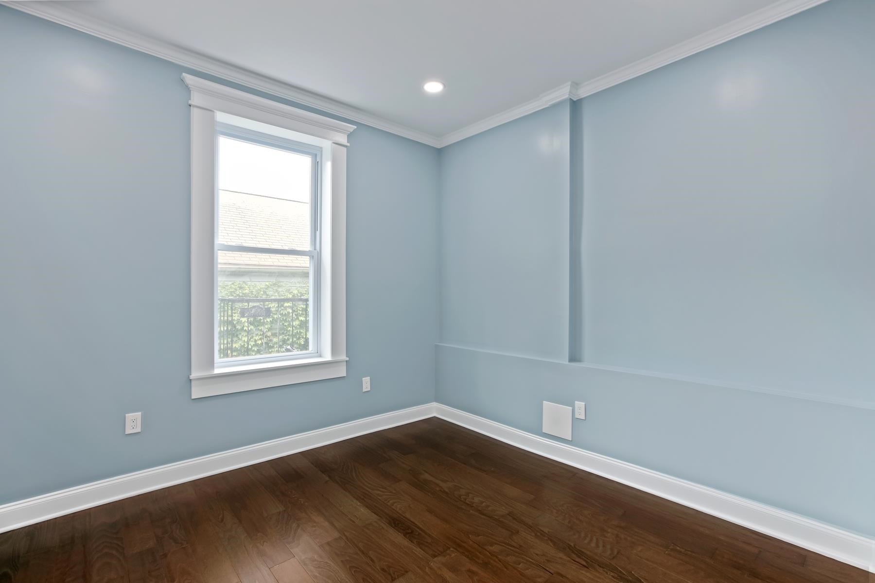 380 BALDWIN AVE Unit: 2R