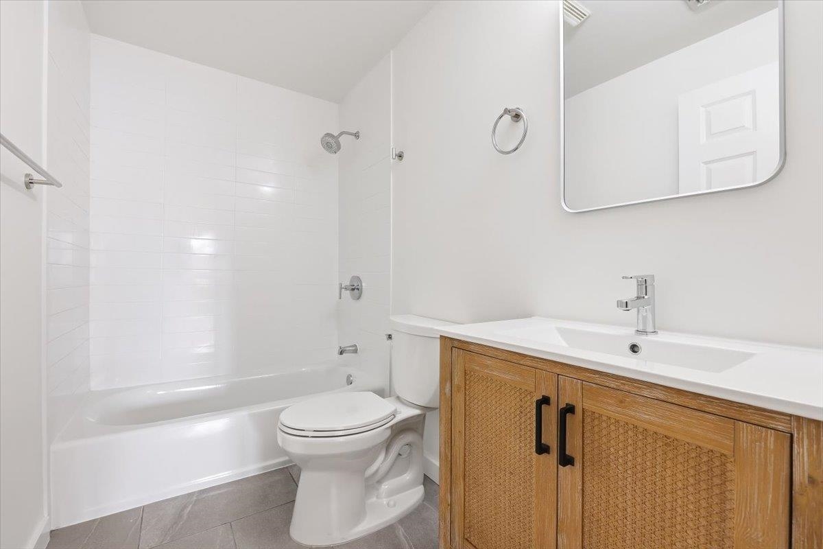 205-207 MADISON ST Unit: 3C