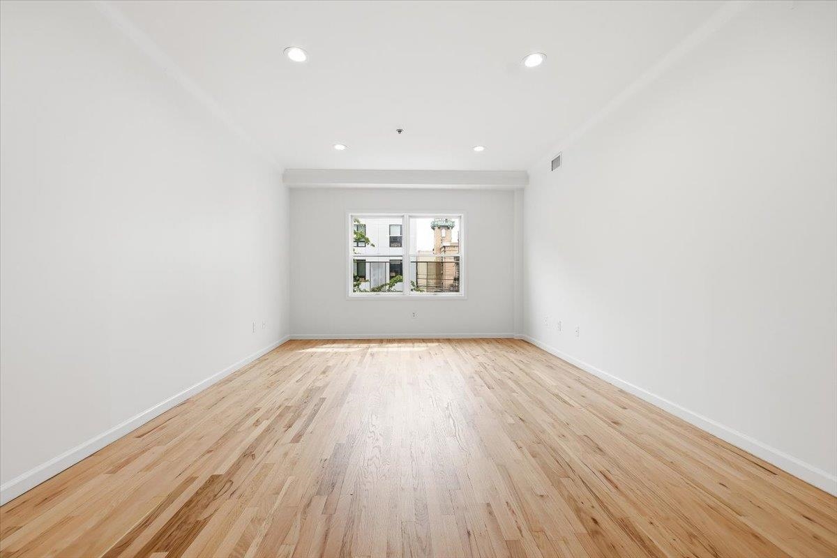 205-207 MADISON ST Unit: 3C