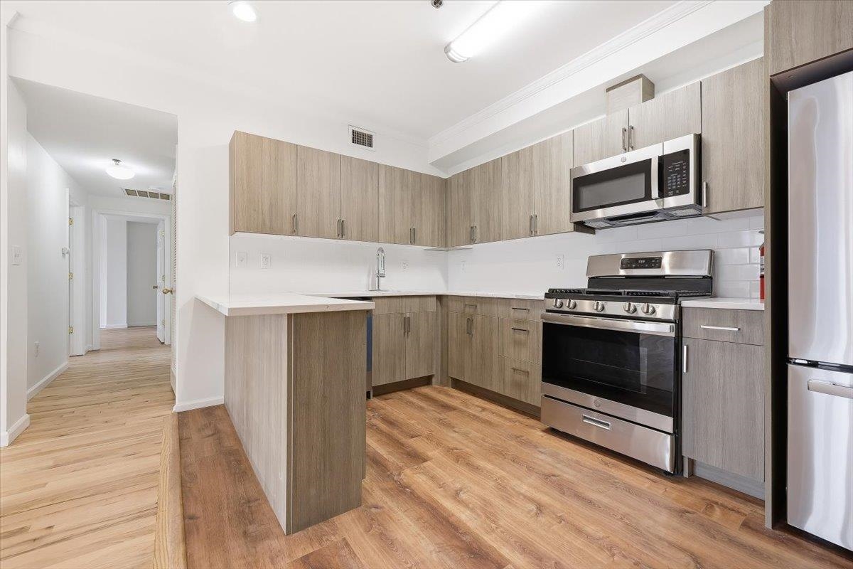 205-207 MADISON ST Unit: 3C