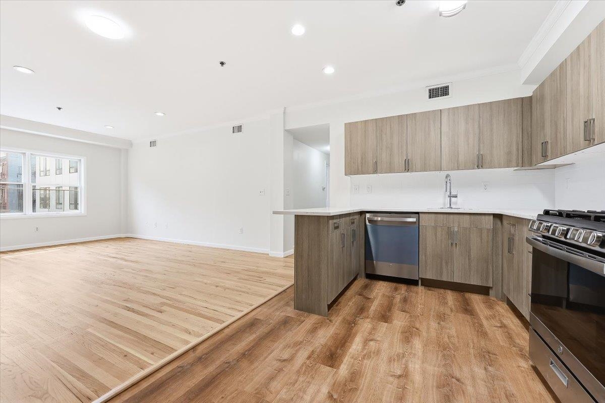 205-207 MADISON ST Unit: 3C