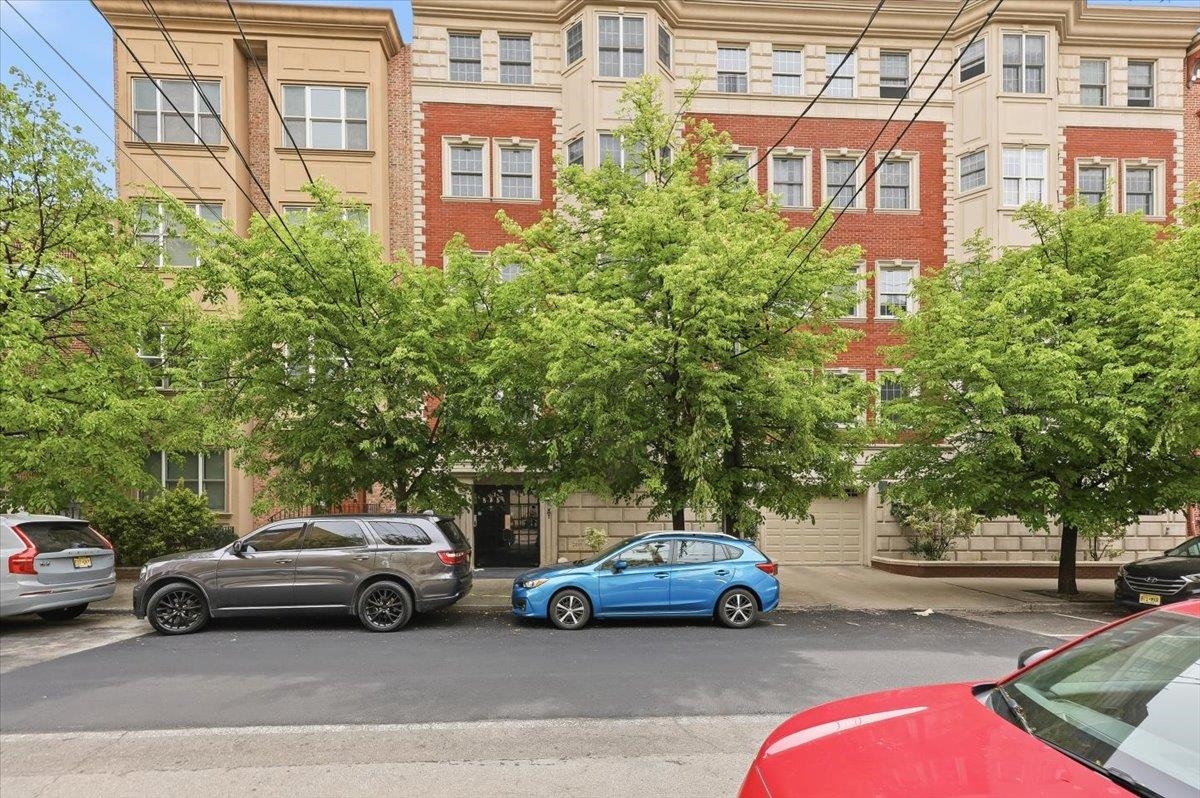 205-207 MADISON ST Unit: 3C