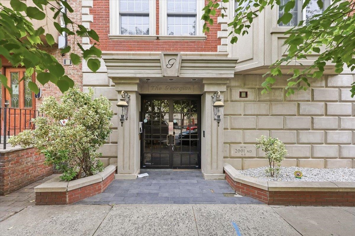 205-207 MADISON ST Unit: 3C