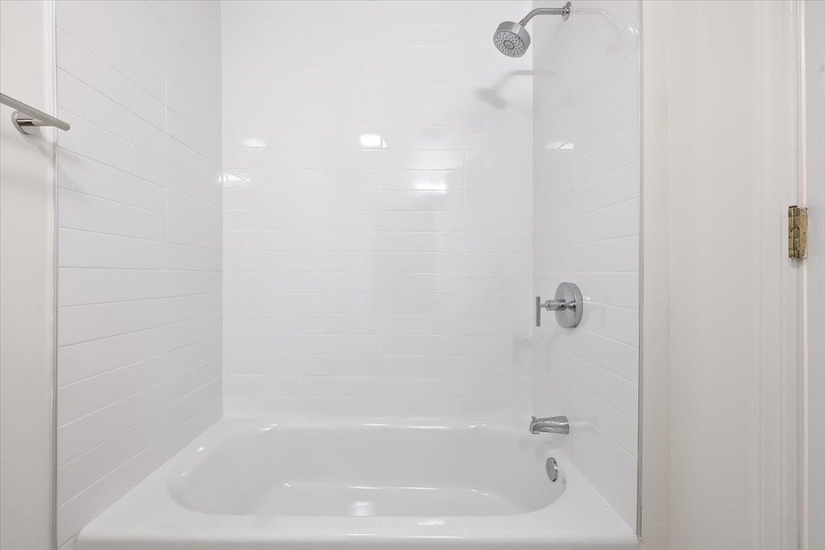 205-207 MADISON ST Unit: 3C