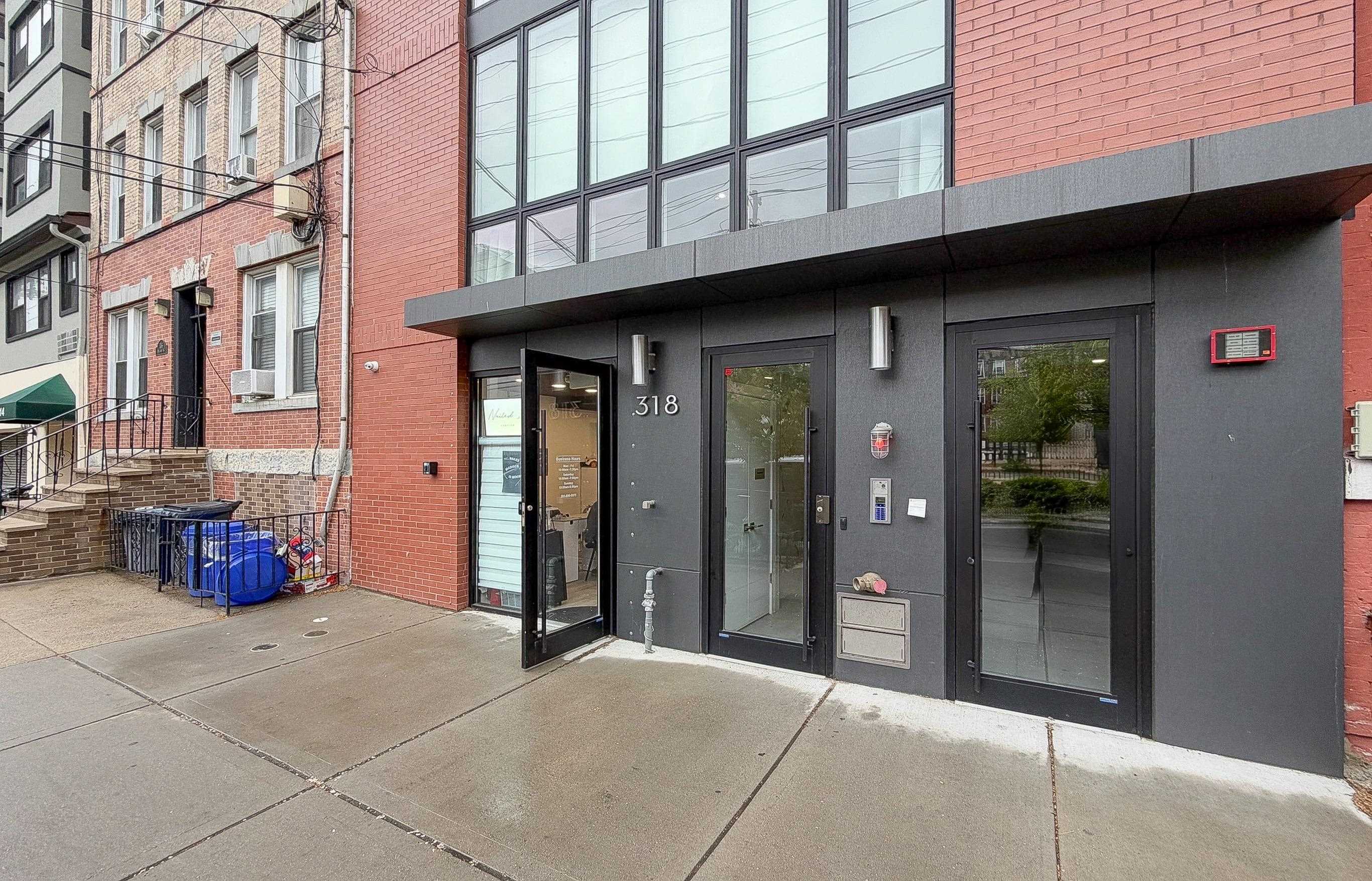 318 MADISON ST