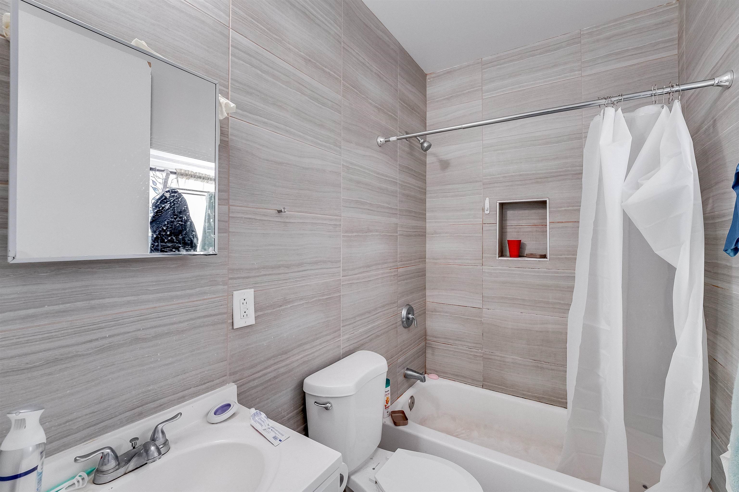 195 WEBSTER AVE Unit: 3