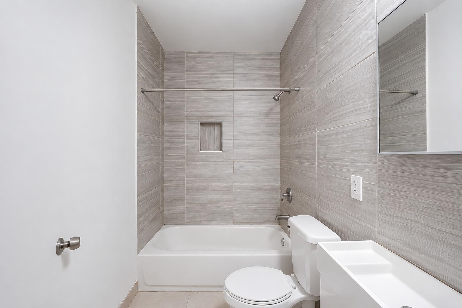 195 WEBSTER AVE Unit: 3