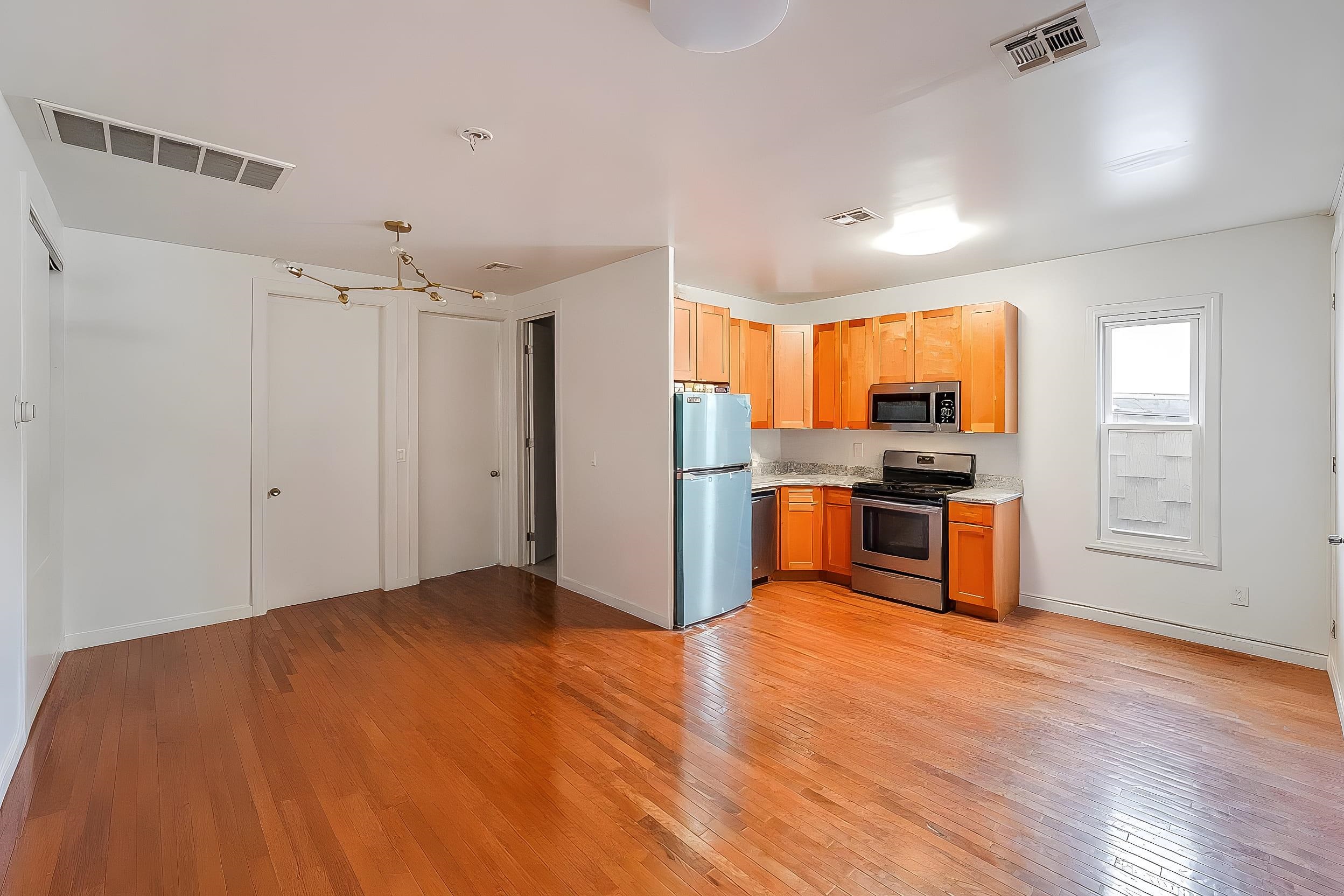 195 WEBSTER AVE Unit: 3
