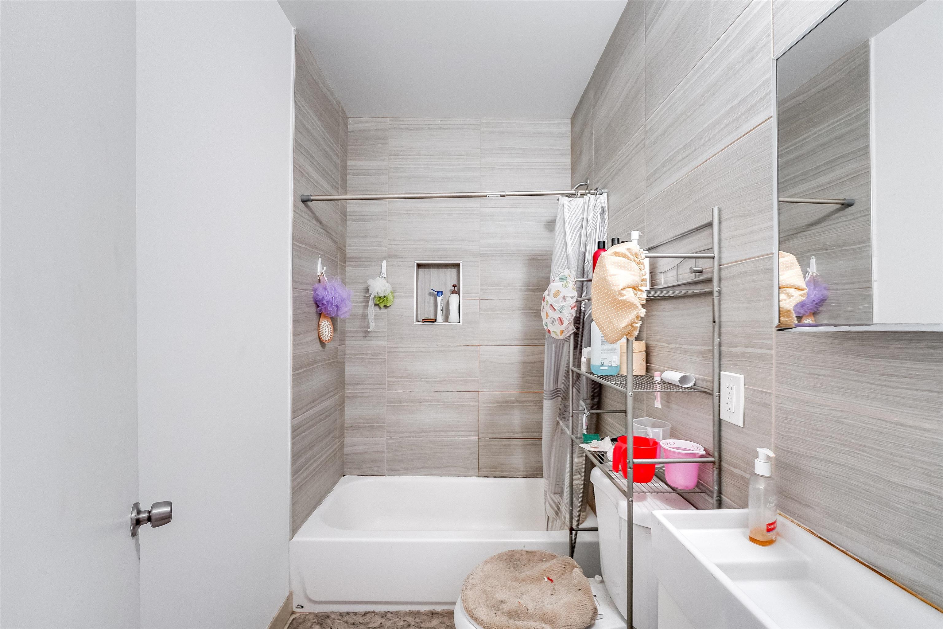 195 WEBSTER AVE Unit: 3