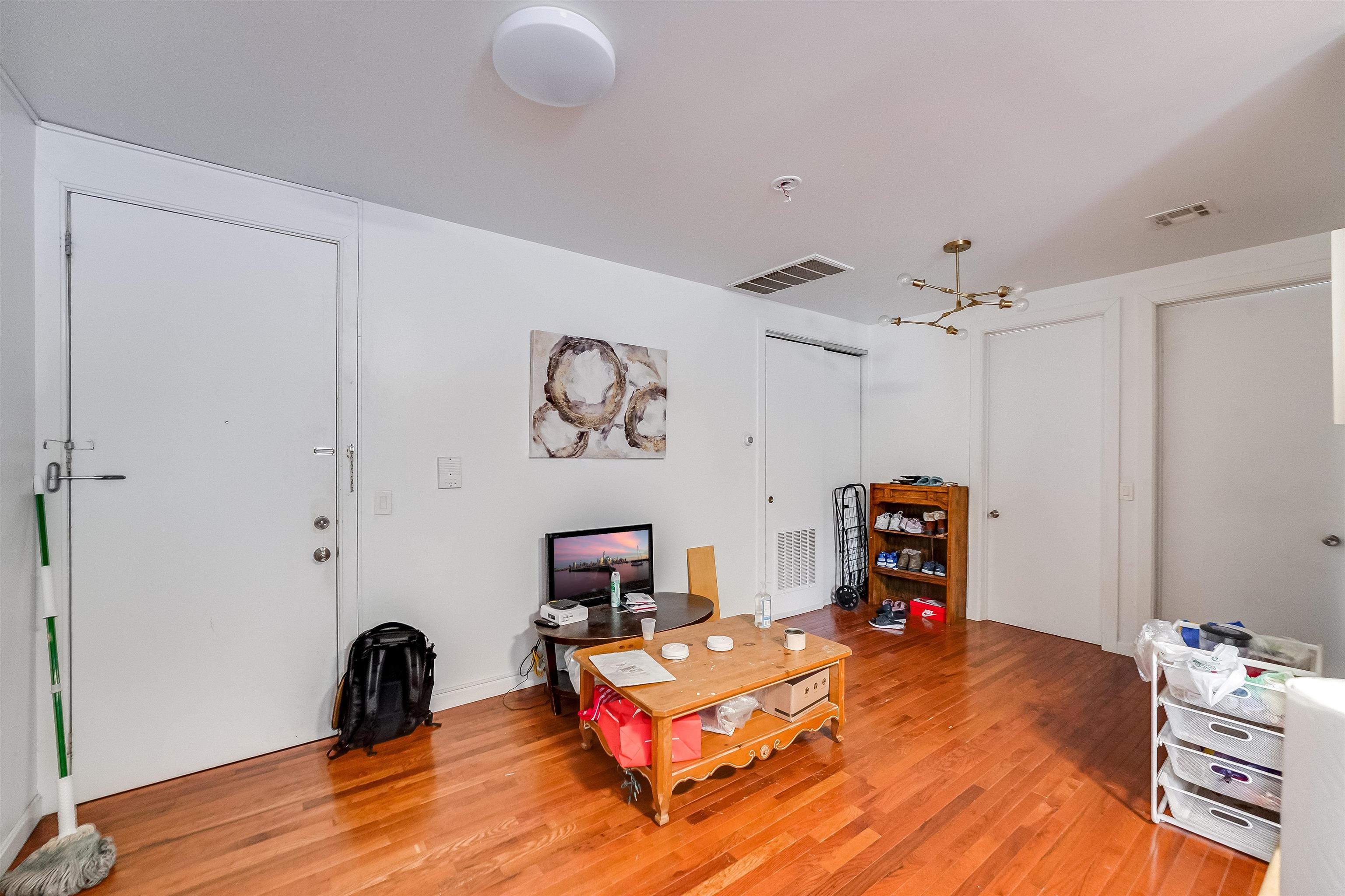 195 WEBSTER AVE Unit: 3