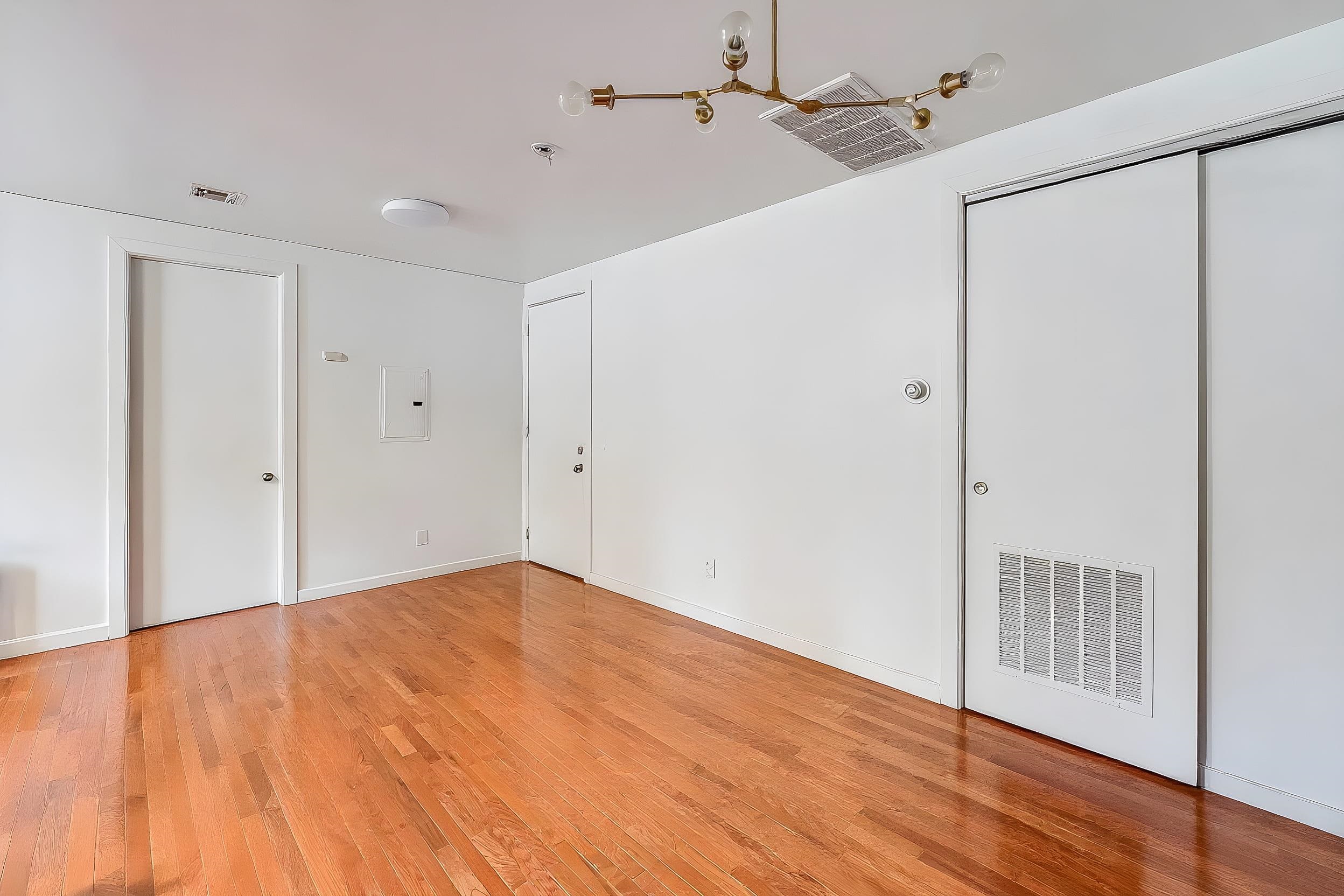 195 WEBSTER AVE Unit: 3