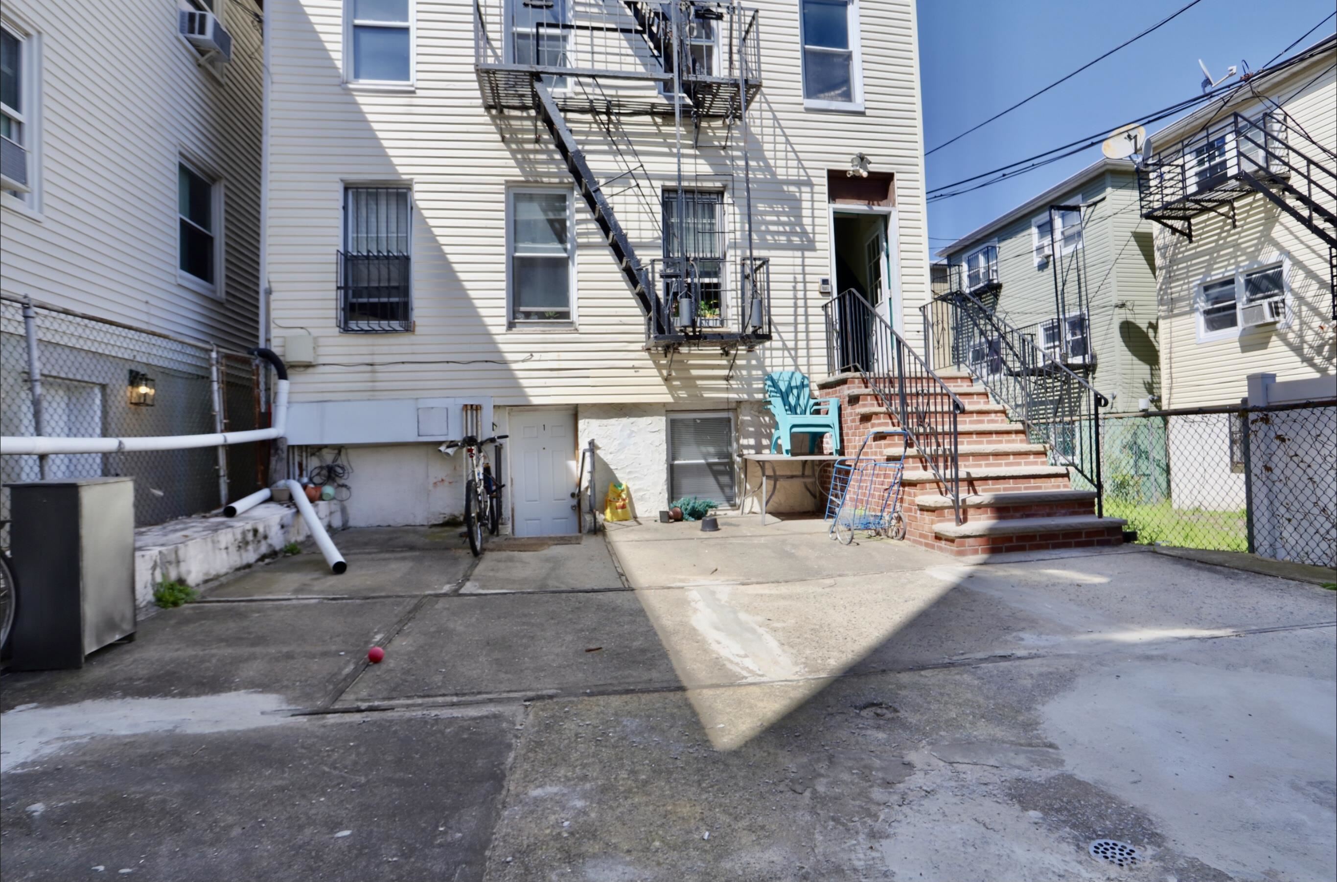 206 4TH ST Unit: 3R