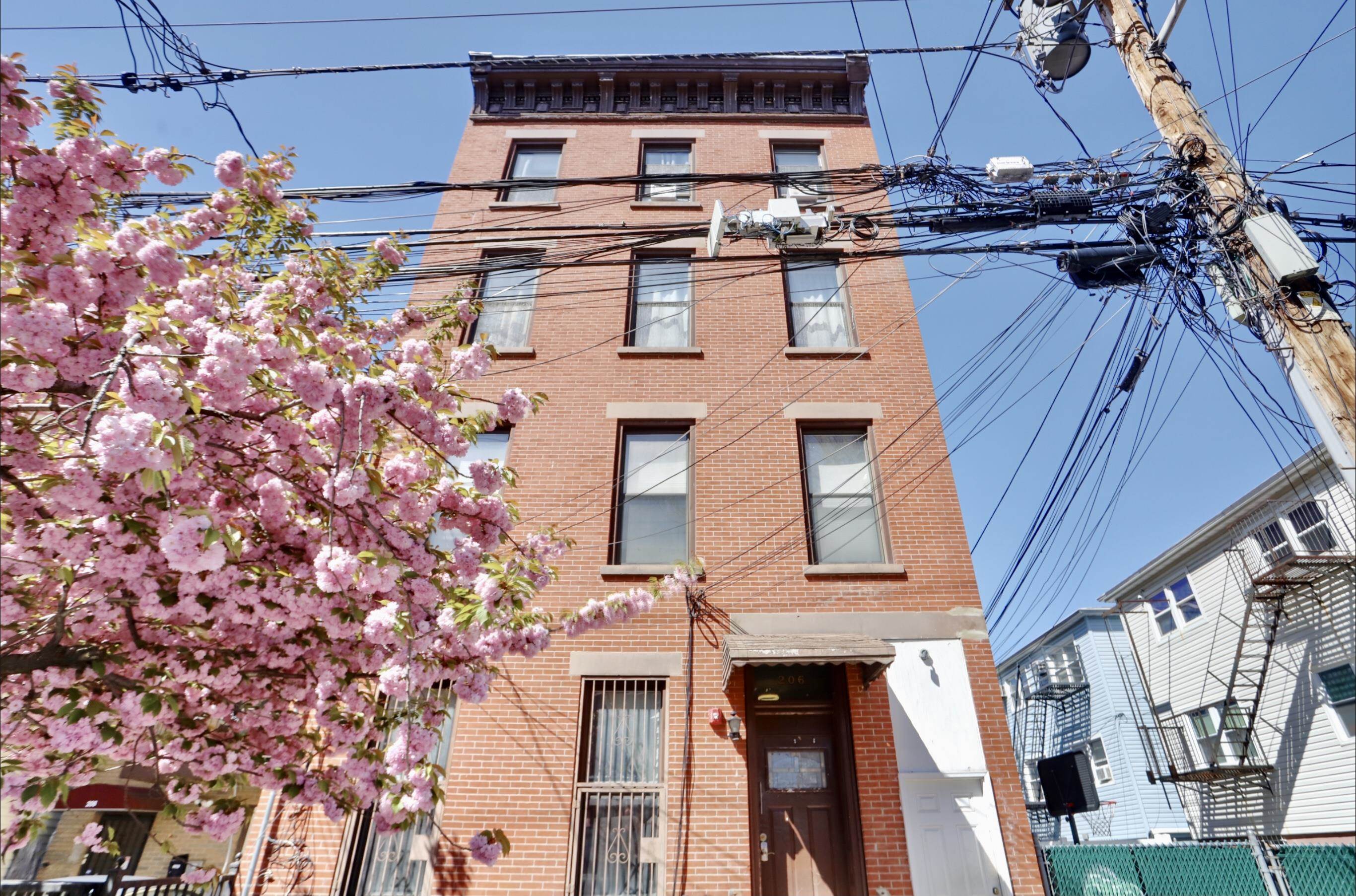 206 4TH ST Unit: 3R