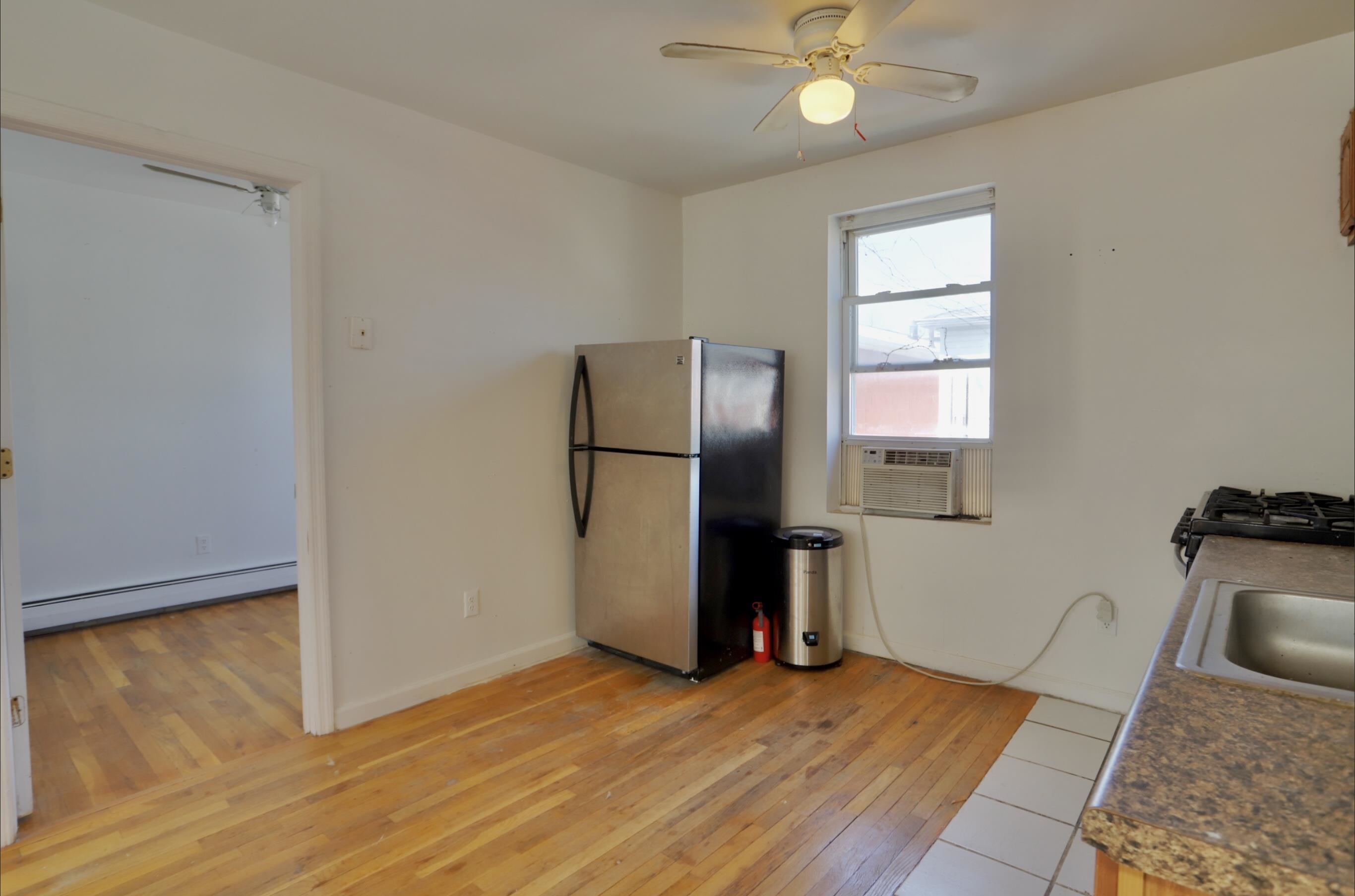 206 4TH ST Unit: 3R