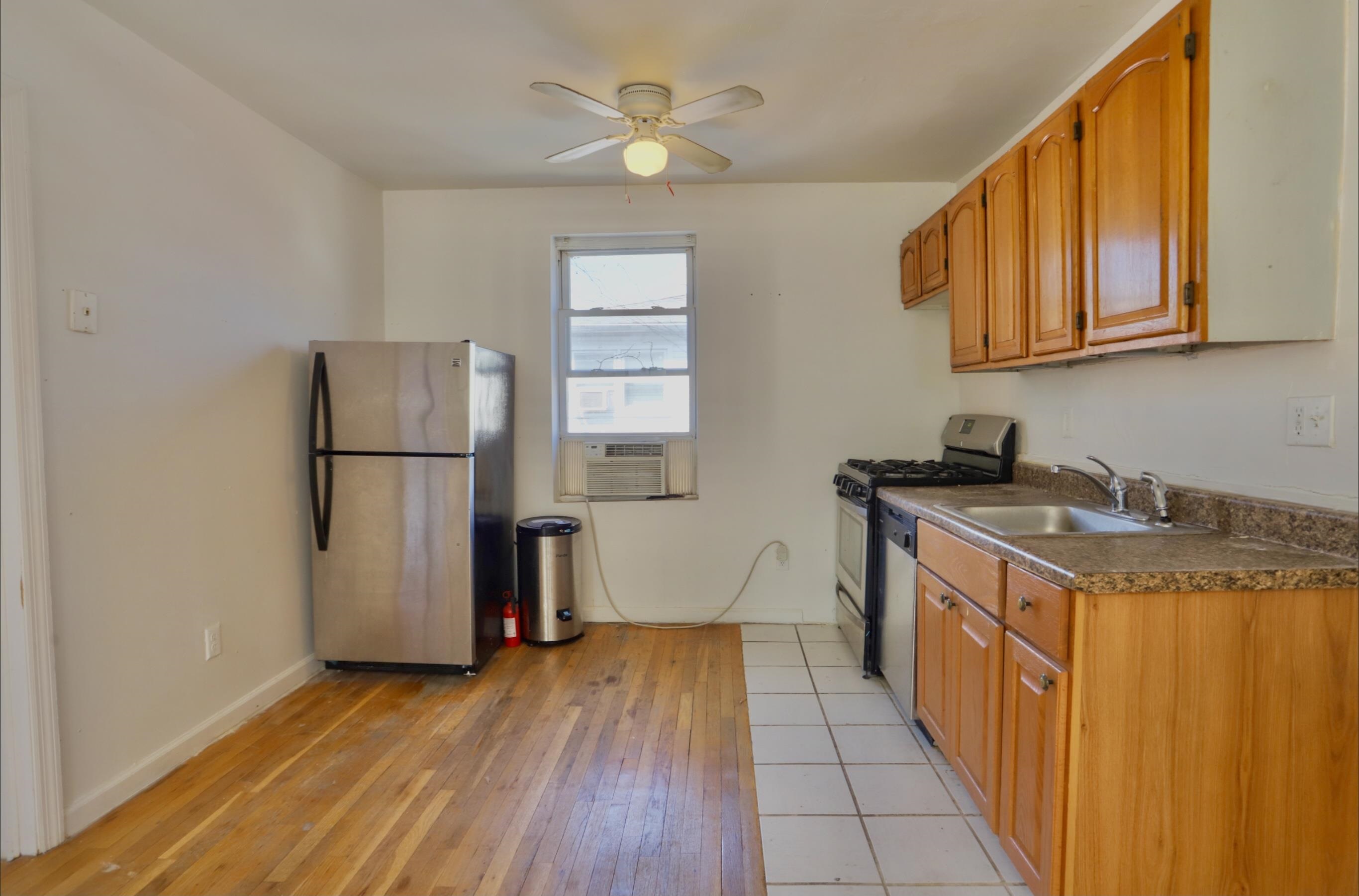 206 4TH ST Unit: 3R