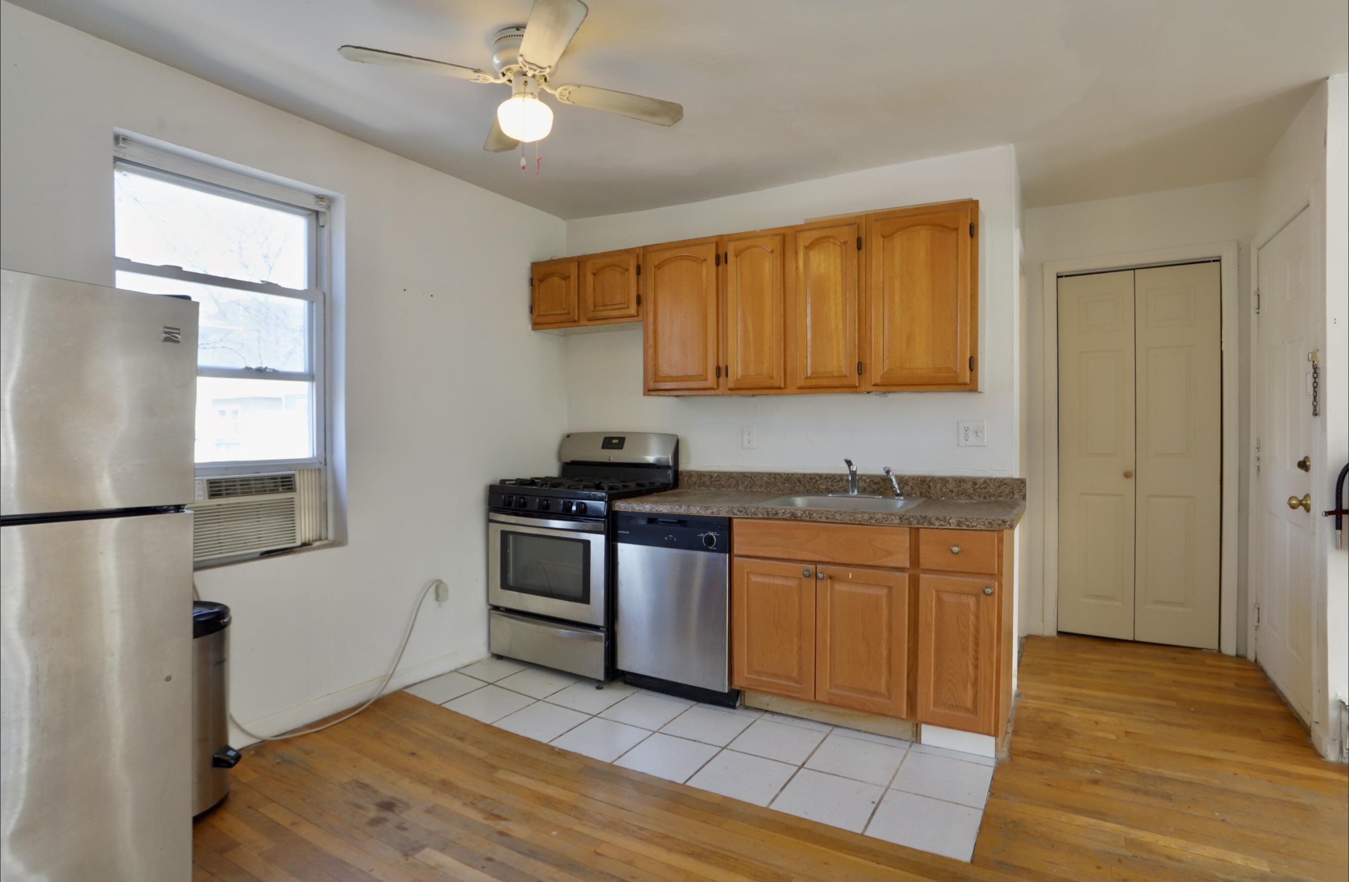 206 4TH ST Unit: 3R