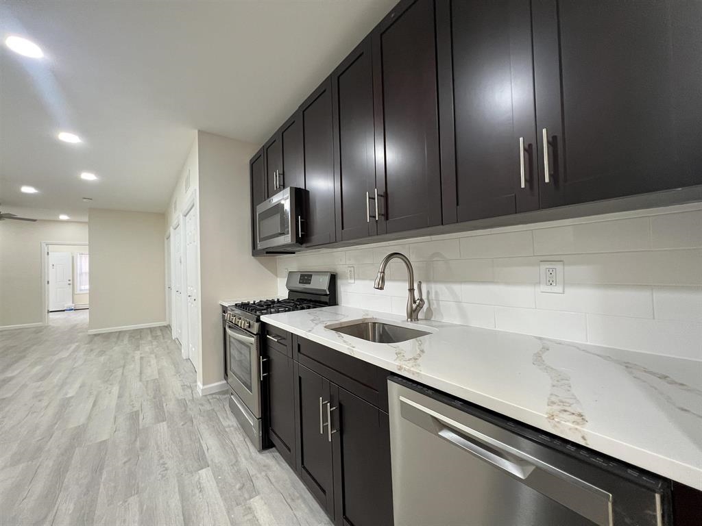 34 GILES AVE Unit: 1