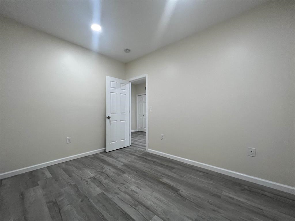 34 GILES AVE Unit: 1