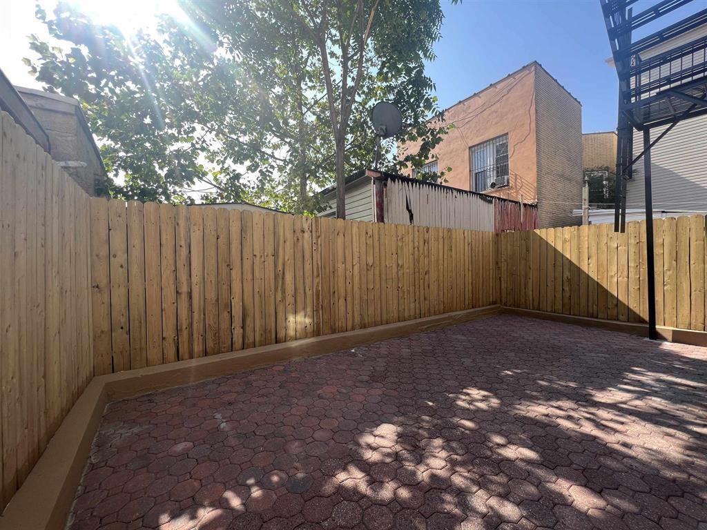 34 GILES AVE Unit: 1