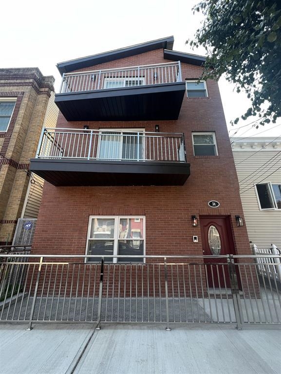 34 GILES AVE Unit: 1