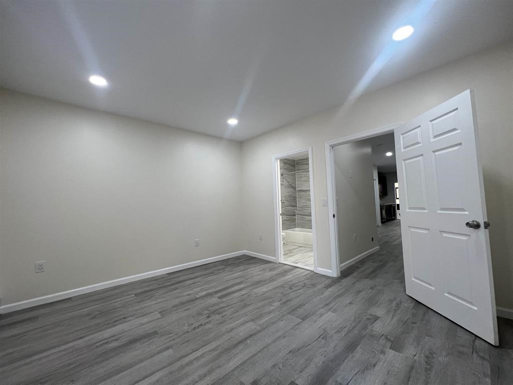 34 GILES AVE Unit: 1