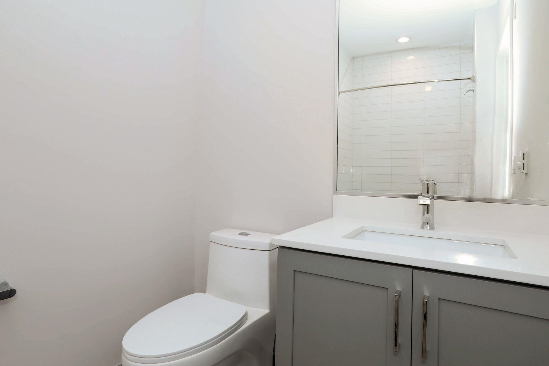 110 MARKET ST Unit: 206