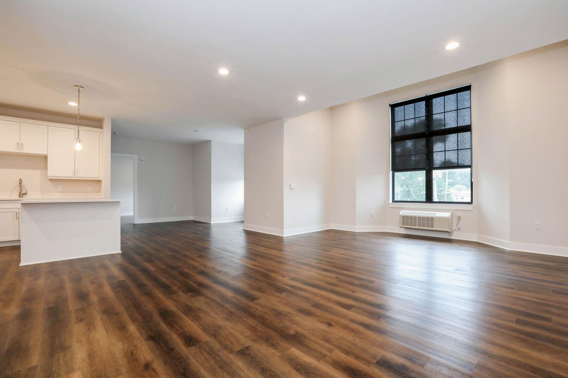 110 MARKET ST Unit: 206