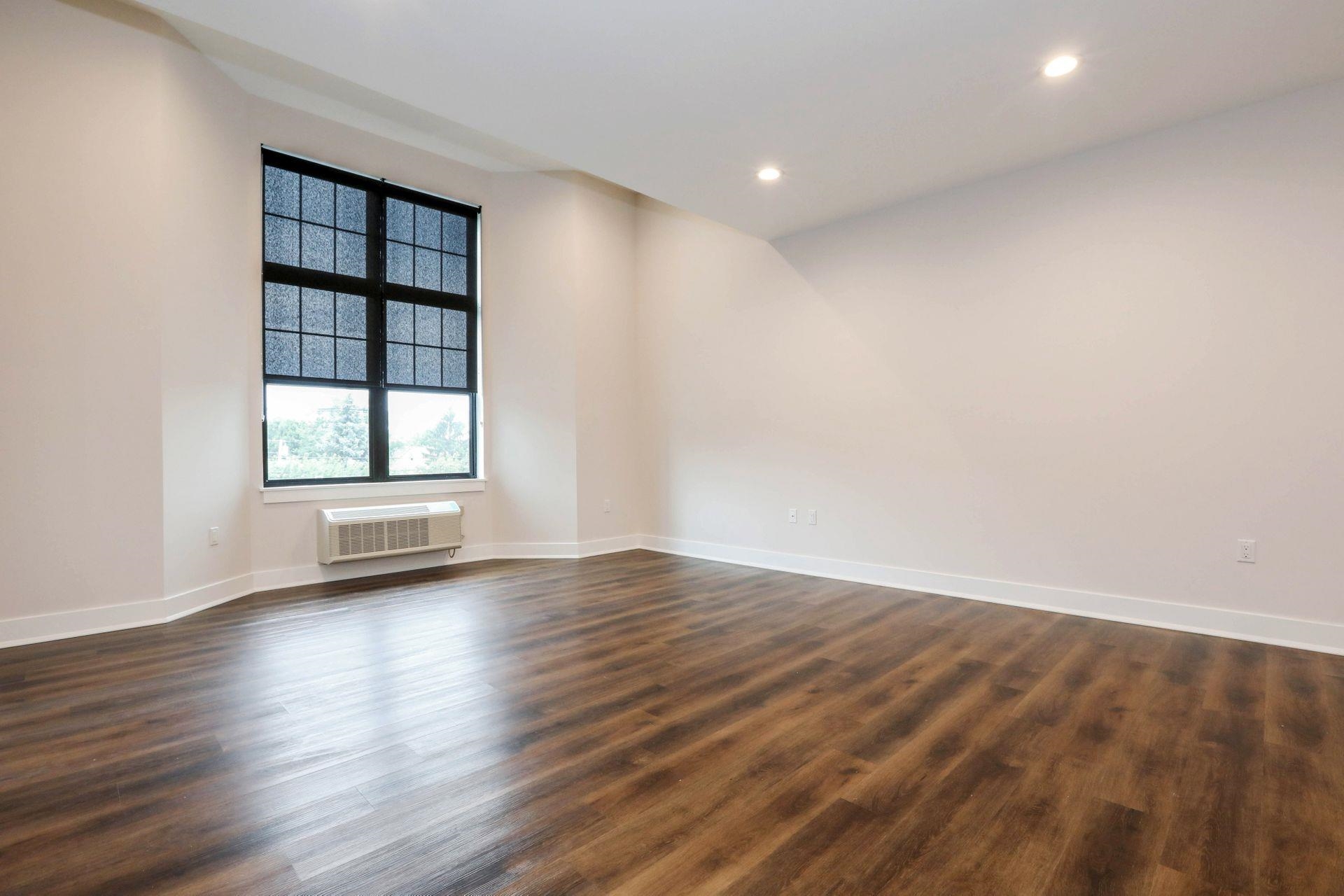 110 MARKET ST Unit: 206