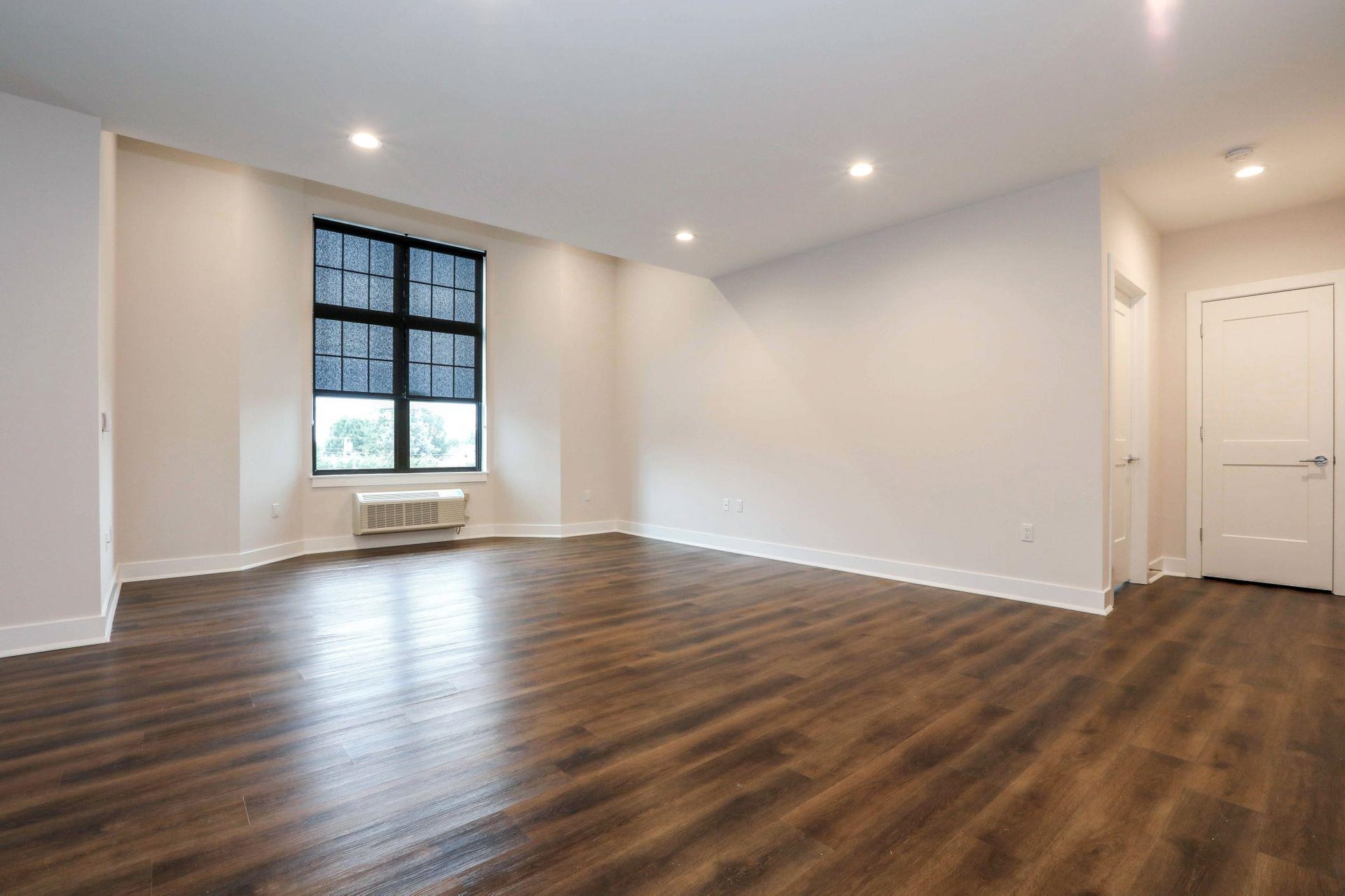 110 MARKET ST Unit: 206