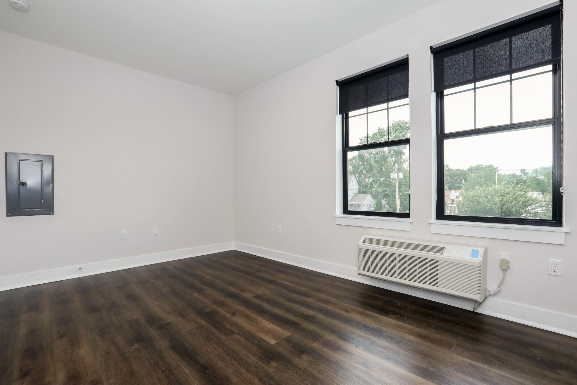 110 MARKET ST Unit: 206
