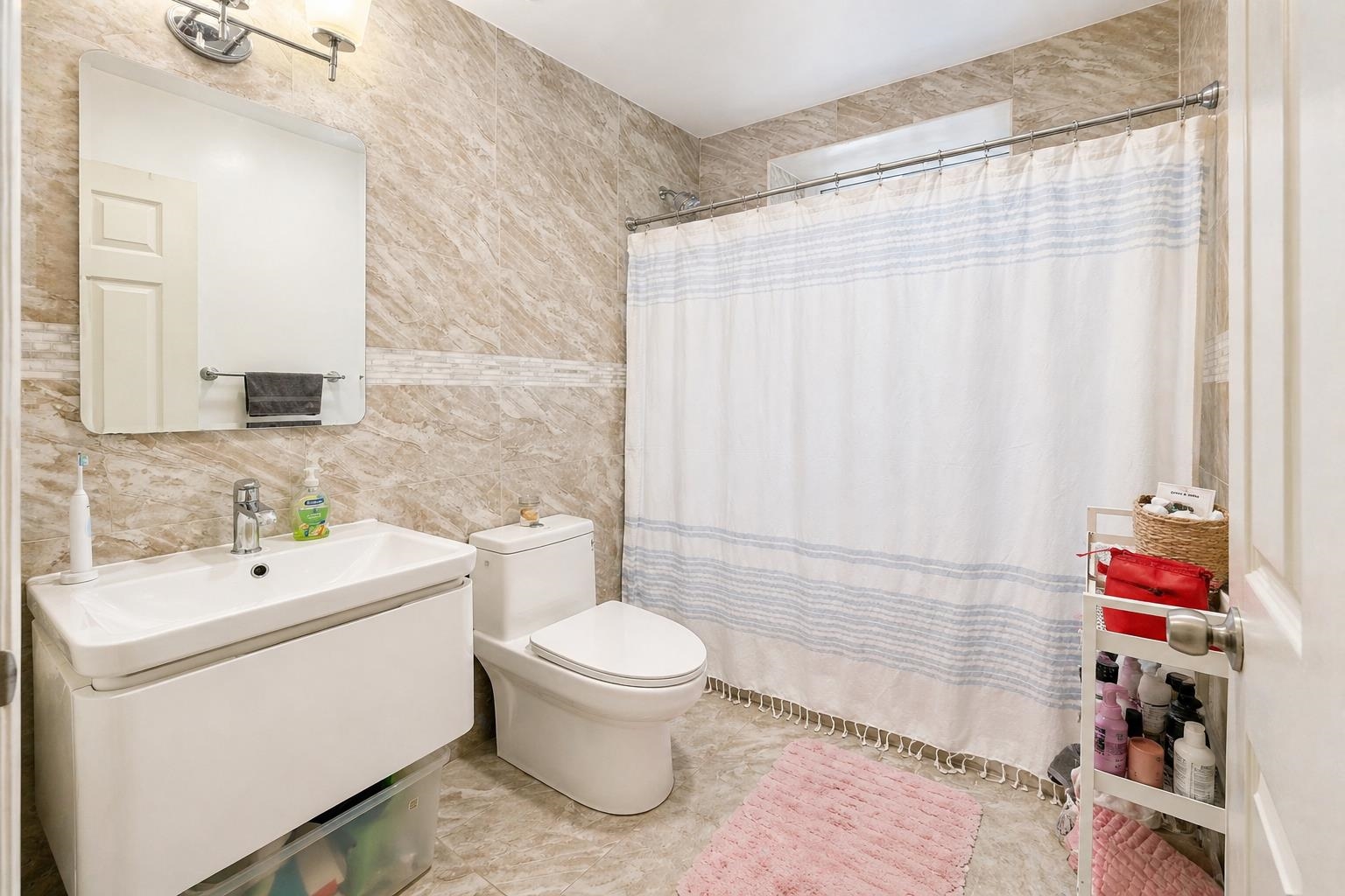 370 5TH ST Unit: 1