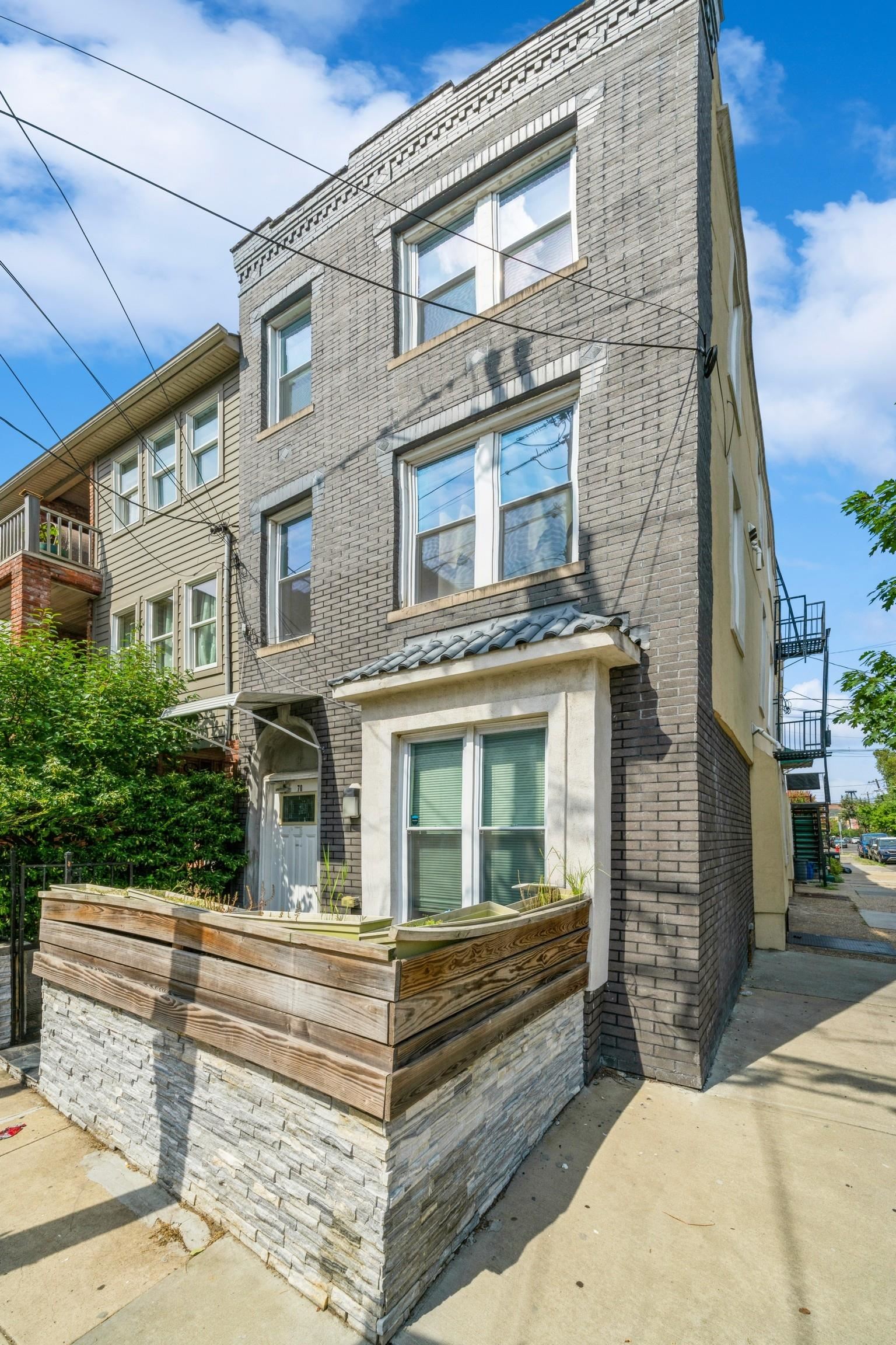 370 5TH ST Unit: 1