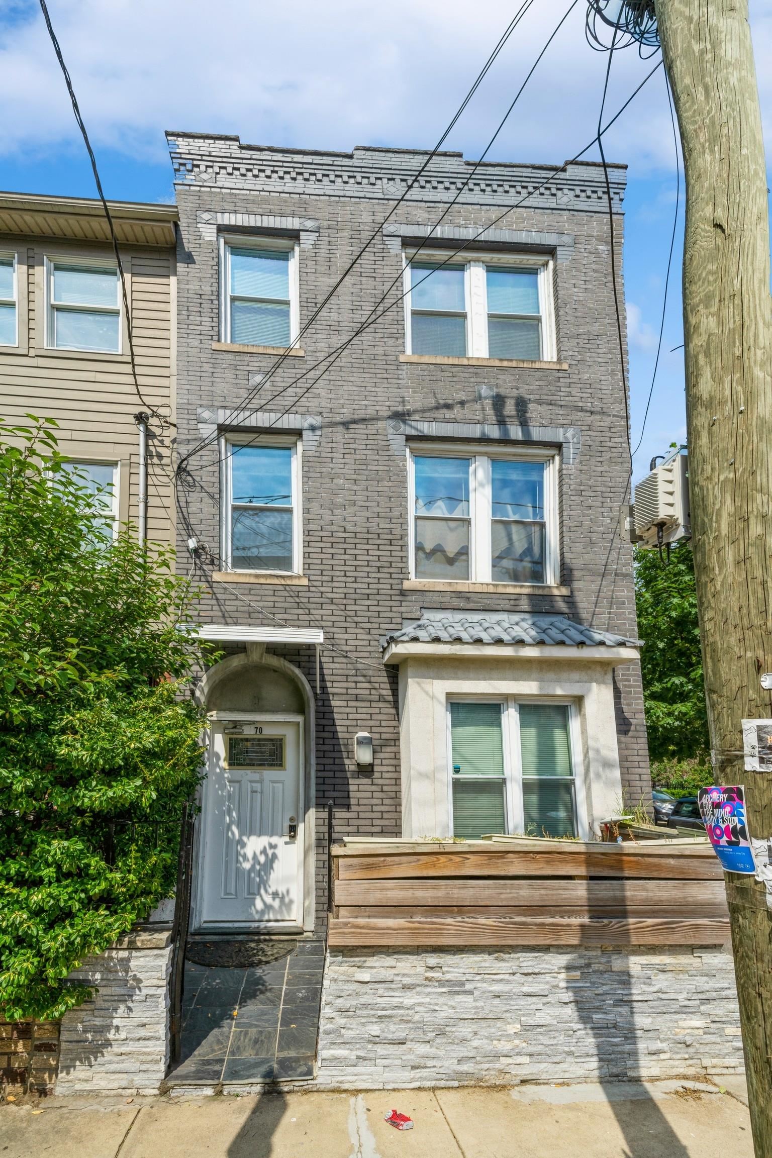370 5TH ST Unit: 1